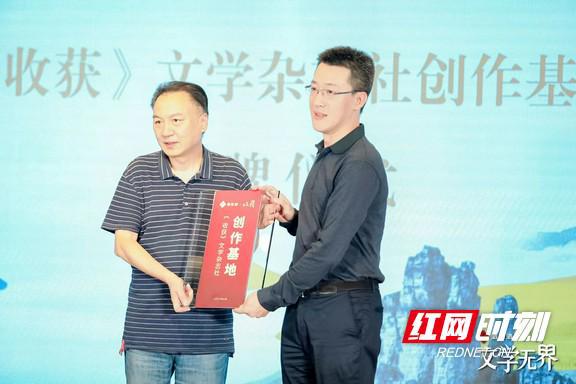 IM电竞 IM电竞app酒鬼酒与《收获》杂志达成战略合作 打造一场“无界文学夜”(图6)