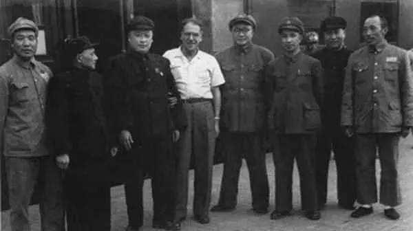 IM电竞 电子竞技平台1970年粟裕考察北方地区后制定了一份战略计划后被国家采用(图5)