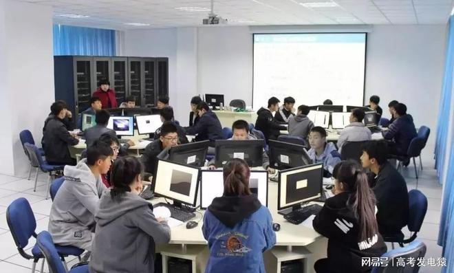 IM电竞 IM电竞平台张雪峰谈电子信息工程专业：高薪又热门好就业！(图2)