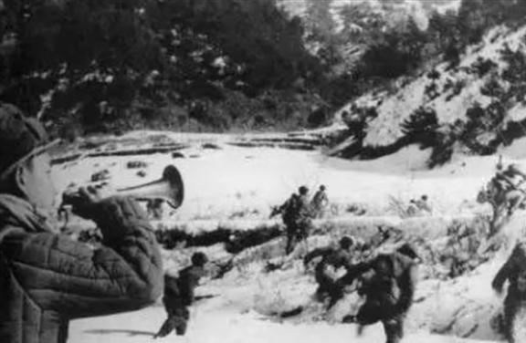 IM电竞 IM电竞平台51年毛主席接见梁兴初说错话机智挽回后梁兴初：主席就是反应快(图17)