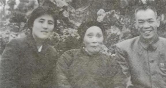 IM电竞 IM电竞平台51年毛主席接见梁兴初说错话机智挽回后梁兴初：主席就是反应快(图23)