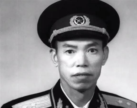 IM电竞 IM电竞平台51年毛主席接见梁兴初说错话机智挽回后梁兴初：主席就是反应快(图2)
